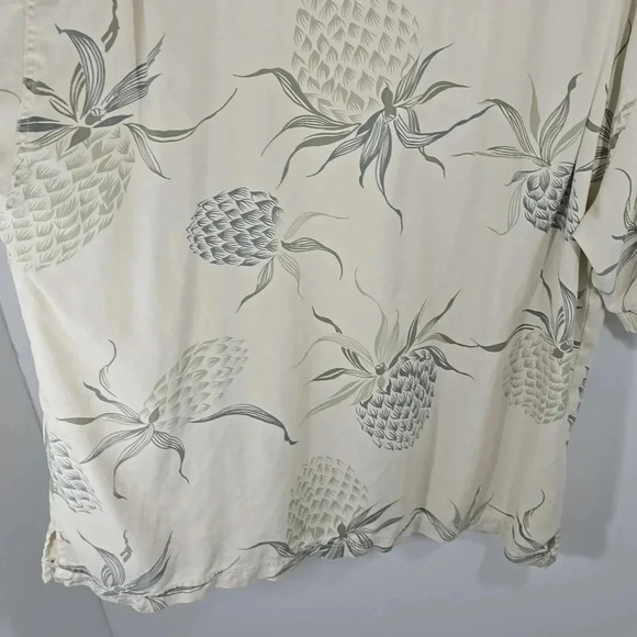 {Tommy Bahama} Men's Tropical 100% Silk Pineapple Print Ripped Collar Polo Shirt - Picture 10 of 12